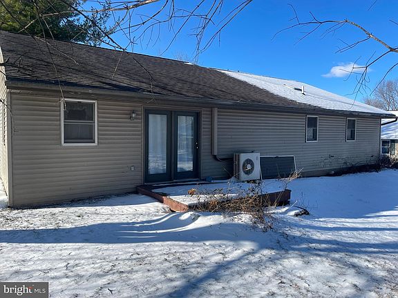 3rd image of 946 Brandon Dr