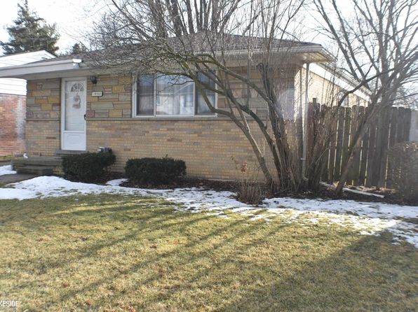 19508 Salisbury St, Saint Clair Shores, MI 48080
