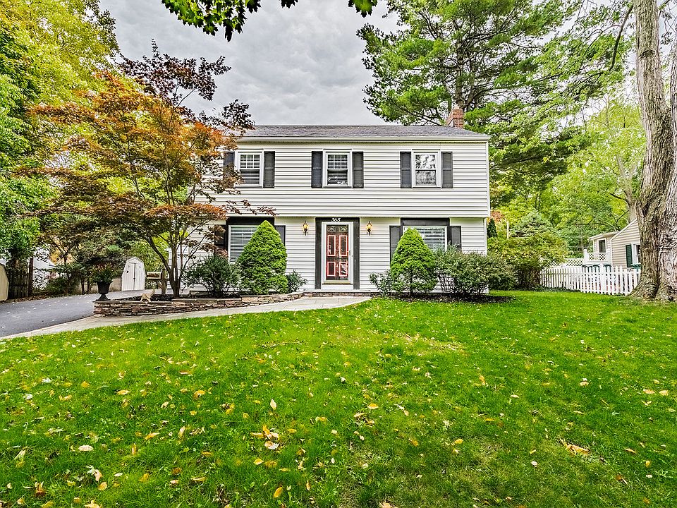 1st image of 365 Pinecrest Dr