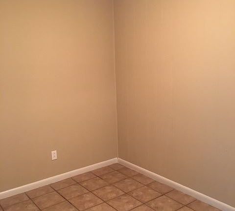 4th image of 1004 N Oak St APT 5