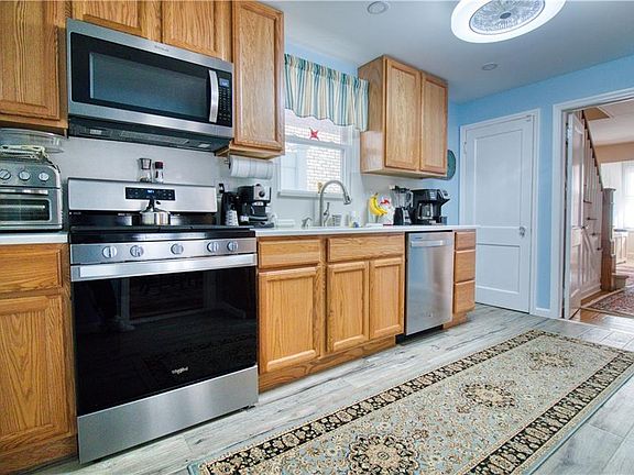 3rd image of 71 Alpine Ave