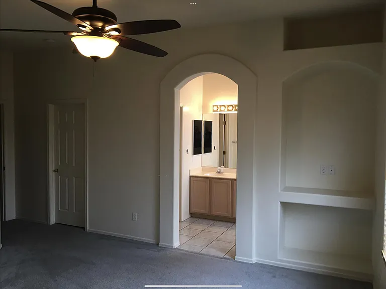 2344 W Horseshoe Pl — Photo 7