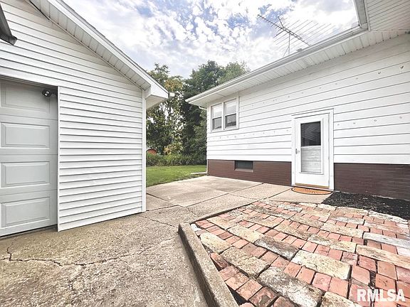 5th image of 128 E Anderson St