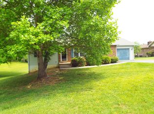 194 Crestview Dr, Crossville, TN 38555
