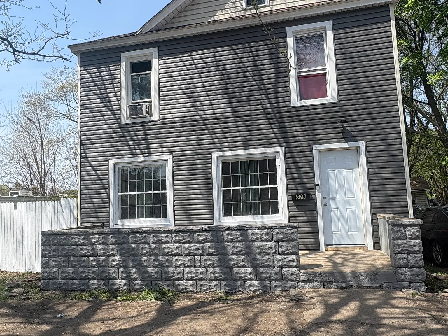 4 bed, 1.5 bath, $1,250 — Photo 1