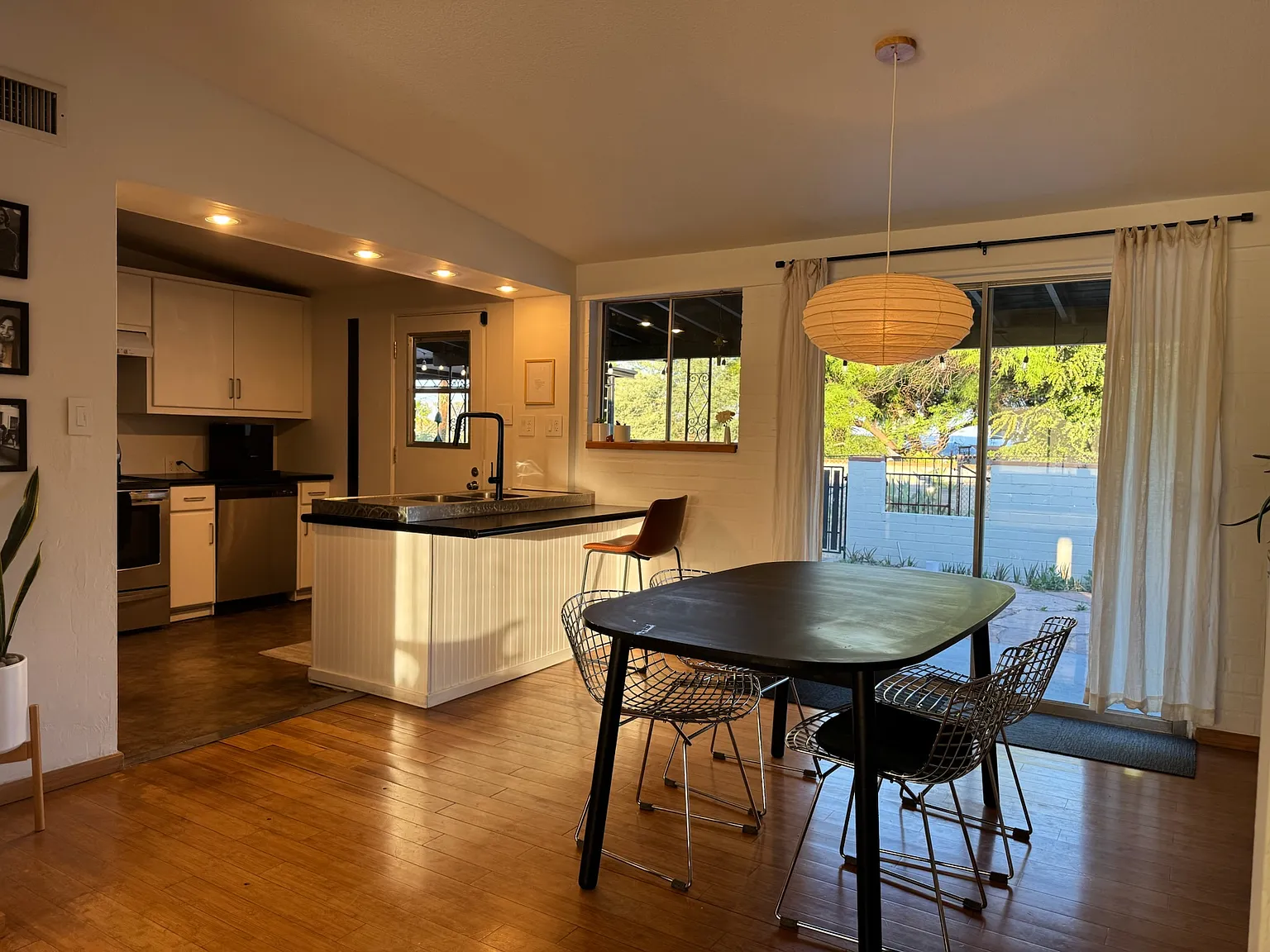 3 bed, 1306 sqft, $2,425 — Photo 4