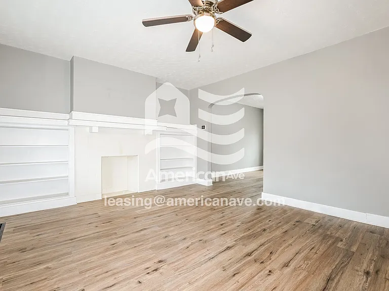 569458_002_living_room_14387181.jpg