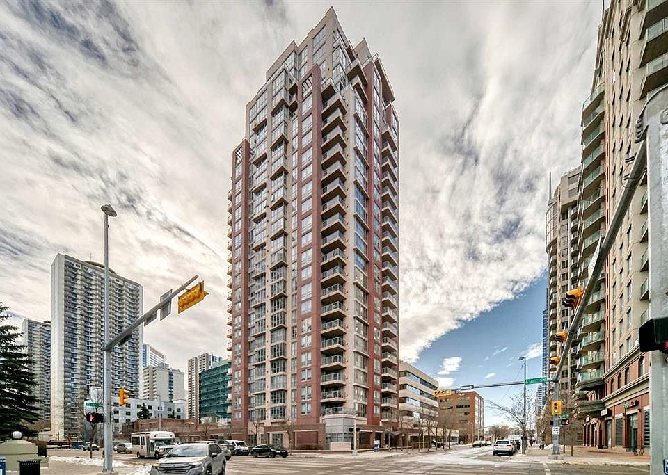 1st image of 650 W 10th St SW #202