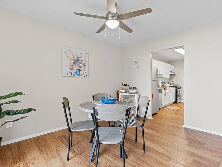 Westchester Tower Apartments — Photo 8
