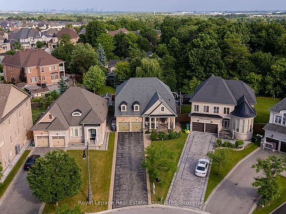 2nd image of 20 Cannington Cres