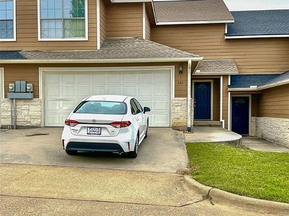 2nd image of 121 Sendero Dr