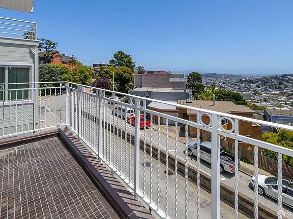 5th image of 512 Roosevelt Way