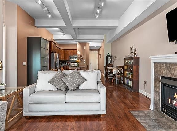 3rd image of 1101 Walnut St Unit 1305