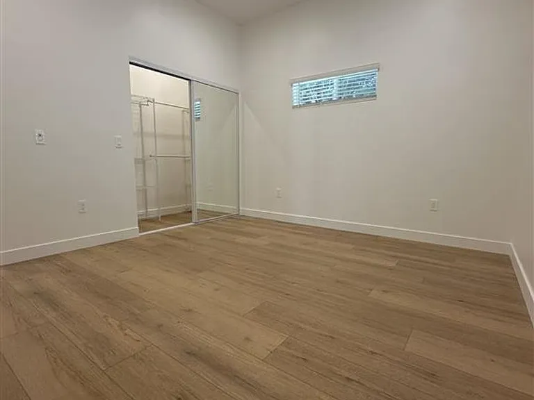 1135 Scofield Dr — Photo 7