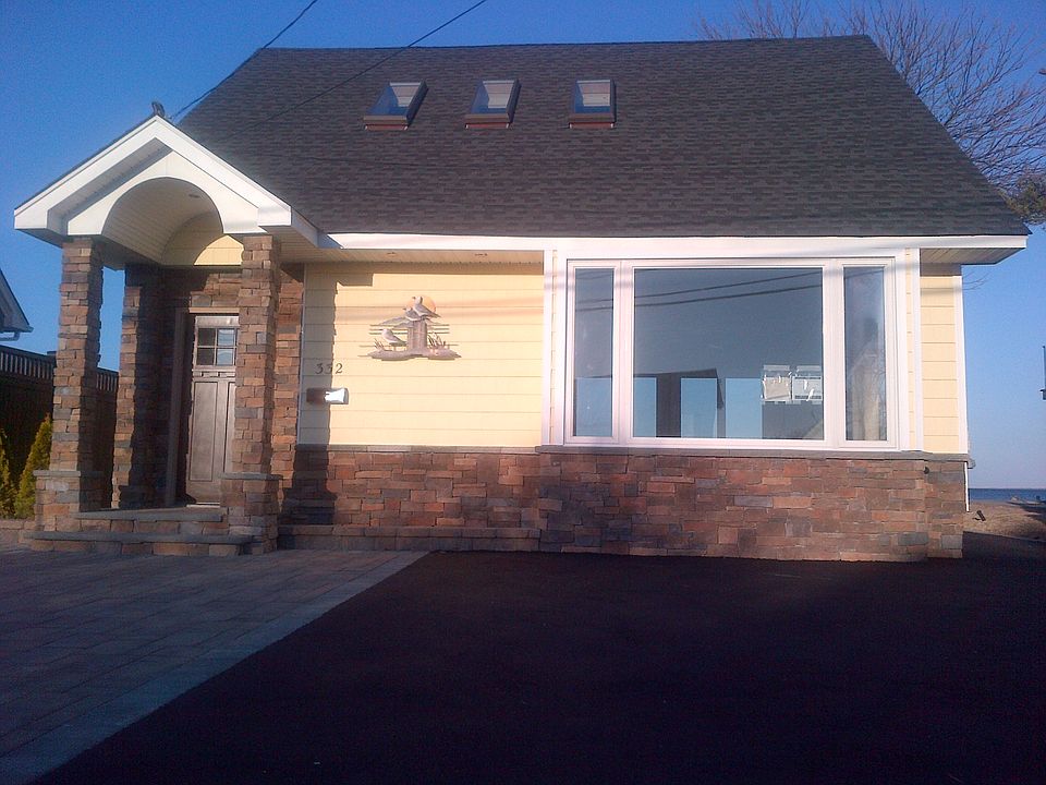 Charming Cape on open bay!