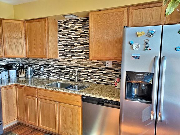 5th image of 929 Grending Ave