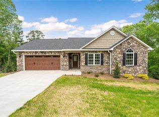 117 31st Ave NE, Hickory, NC 28601