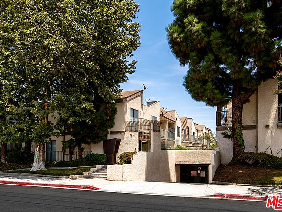 3rd image of 746 N Eucalyptus Ave APT 14