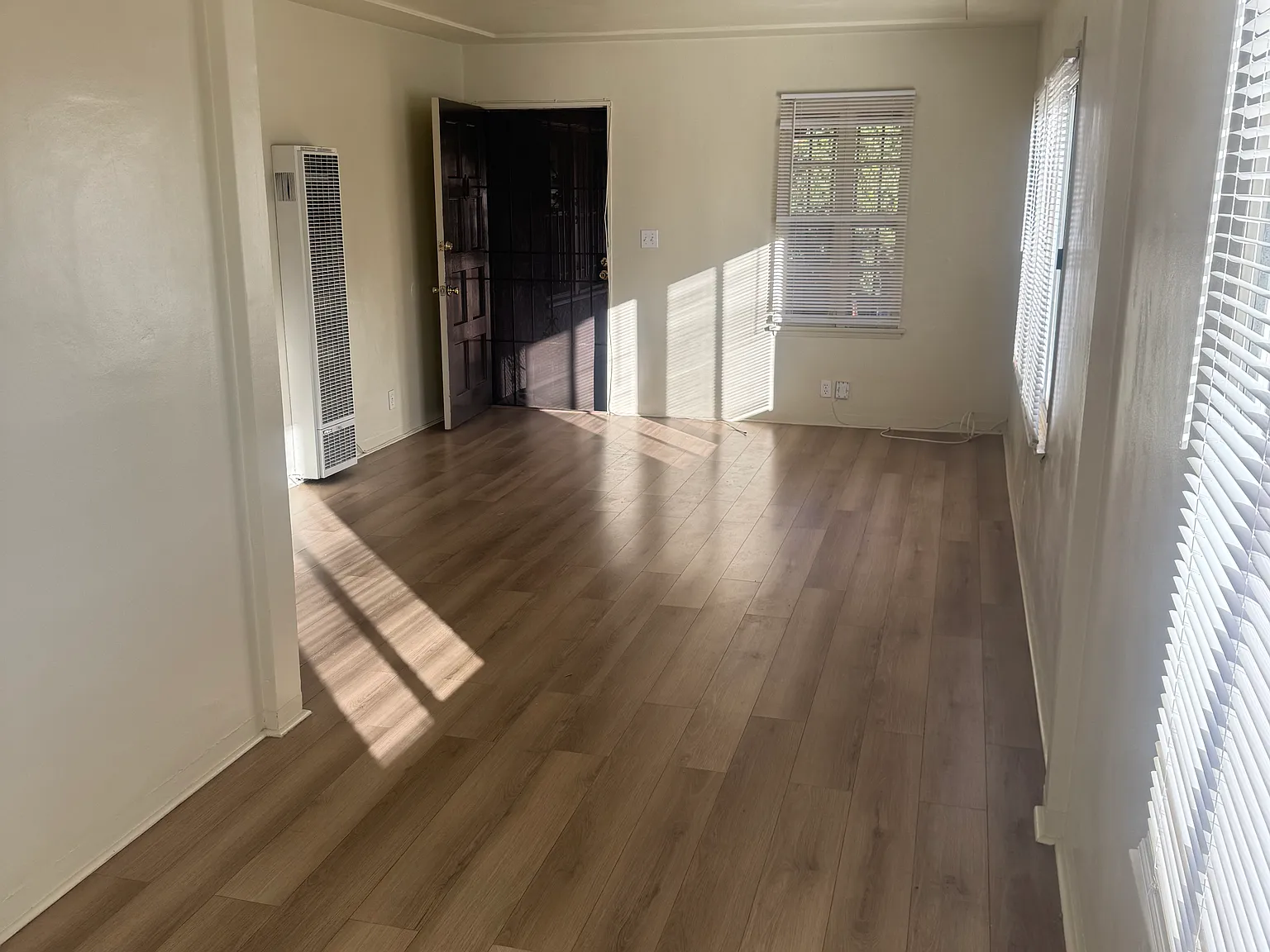 6509 S Van Ness Ave — Photo 2