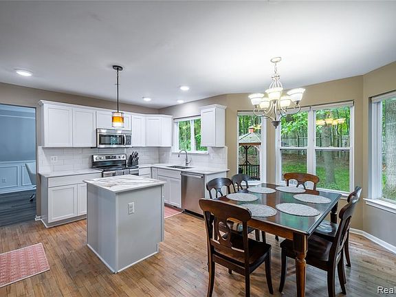4th image of 1250 Walloon Way