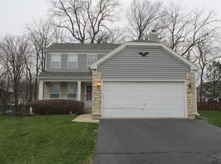 9 Columbine Ct, Streamwood, IL 60107