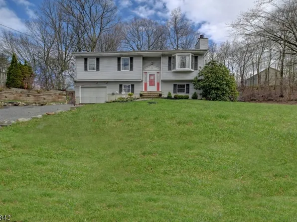 4 Birch Dr E, Vernon Twp., NJ 07422