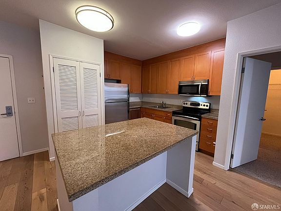 5th image of 821 Folsom St APT 307