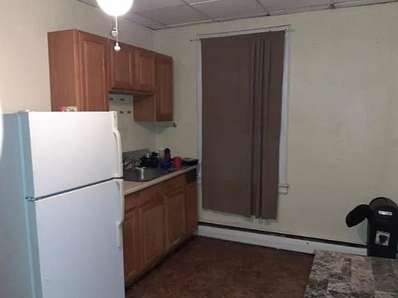3rd image of 72 Franklin St #2