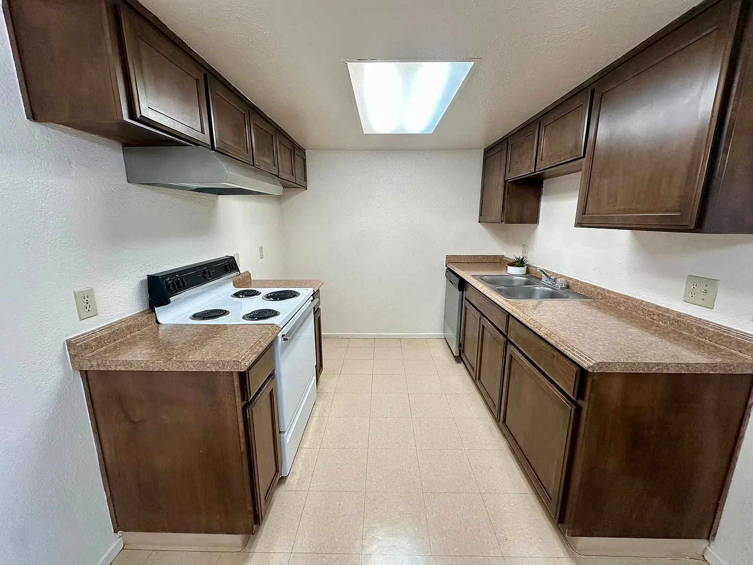 2 bed, 1000 sqft, $1,895 — Photo 4