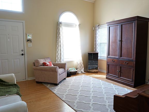 3rd image of 9905 Orchard Grass Ct