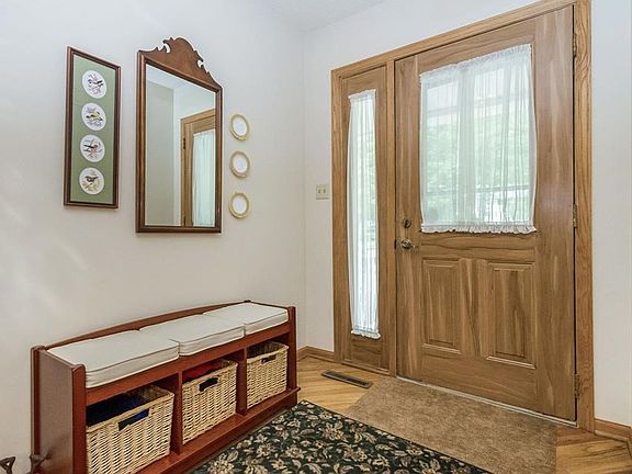 2nd image of 526 Lawndale Dr SE