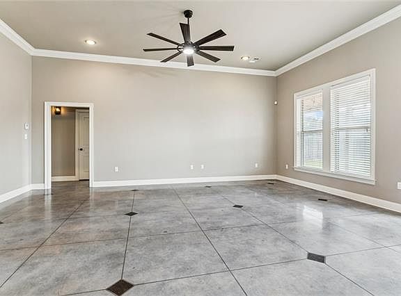 4th image of 40186 Crestwood Ln