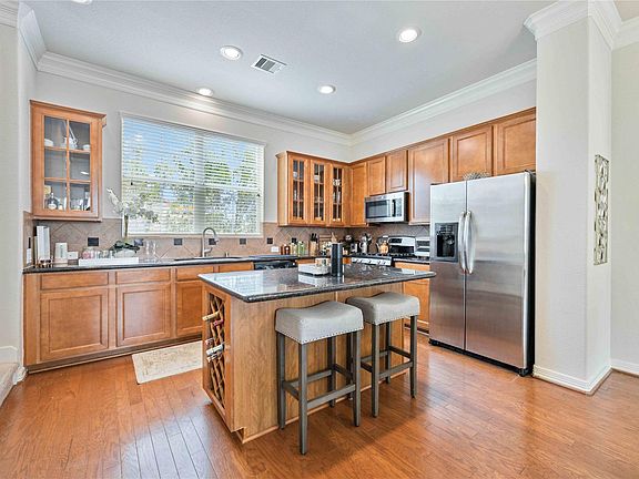 3rd image of 3214 Clearview Cir