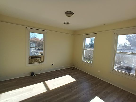 4th image of 720 W 27th St #2