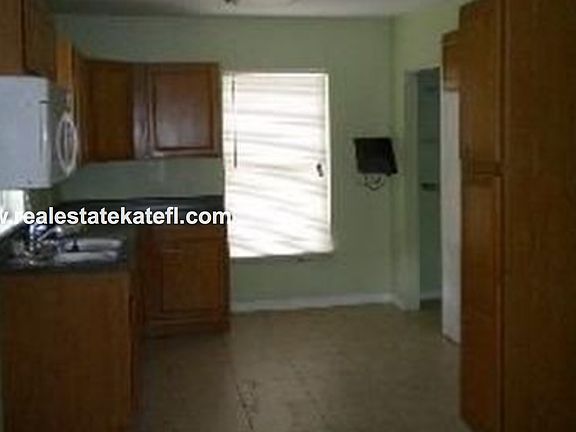 2nd image of 1409 E Ida St