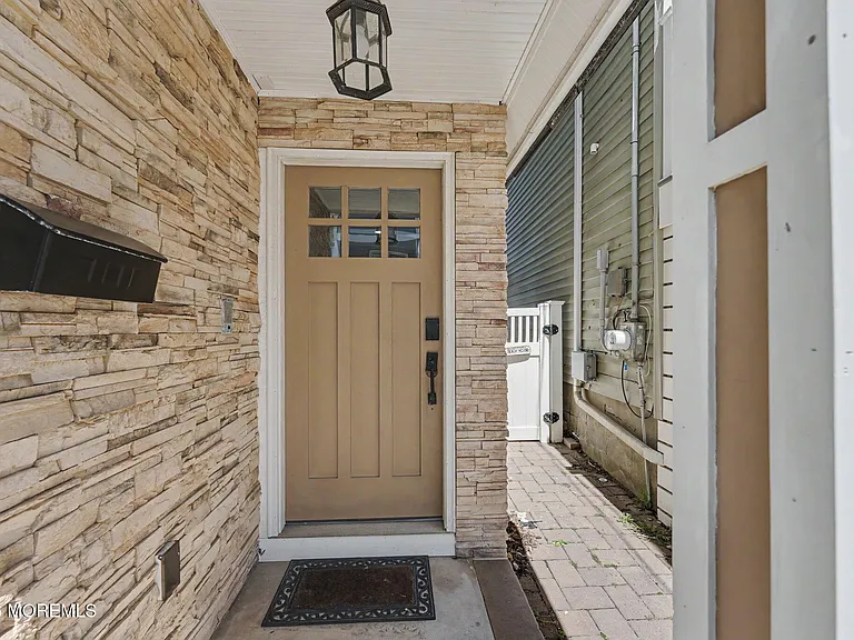7 E Church St — Photo 48