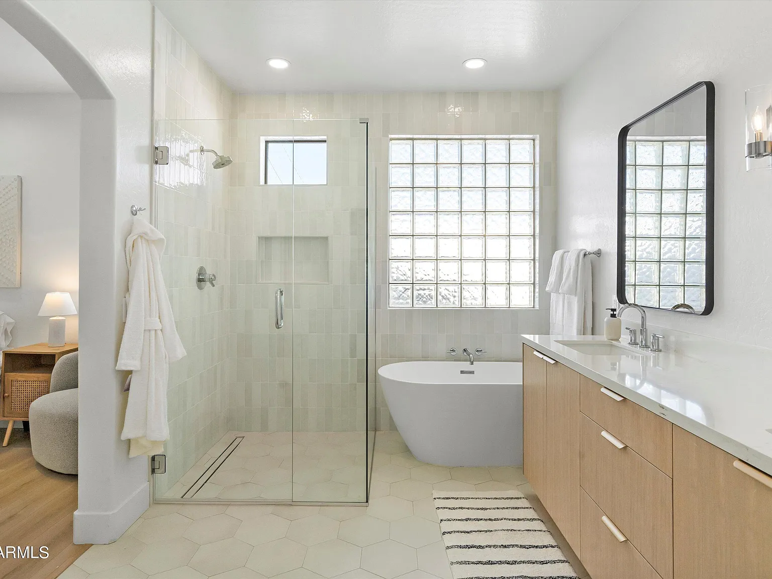 3 bed, 2.0 bath, 1638 sqft, $4,000 — Photo 1