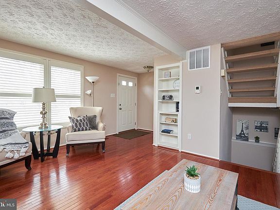 2nd image of 9924 Oakdale Woods Ct