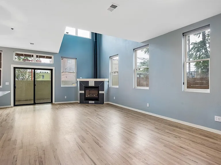 225 N Lincoln St #6 — Photo 17