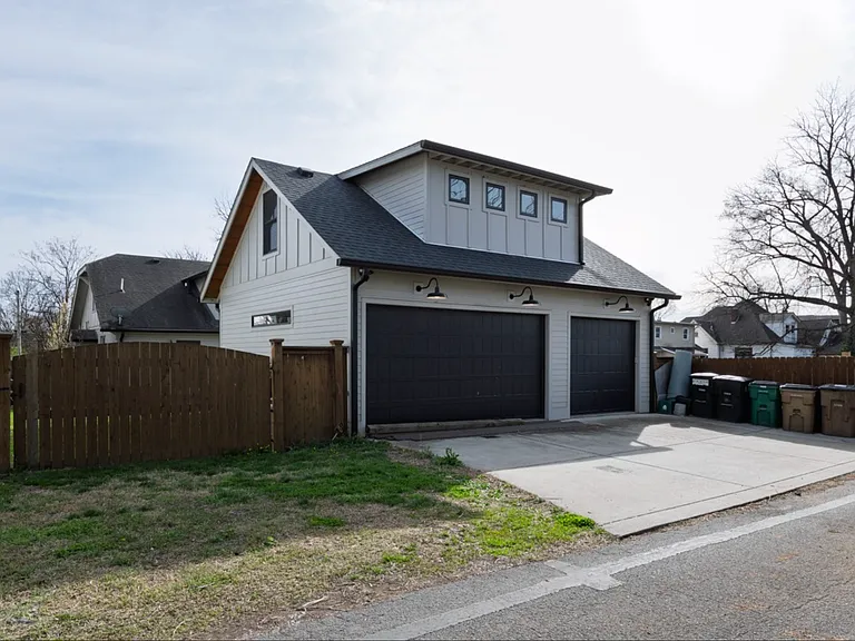1003 Mansfield St — Photo 24