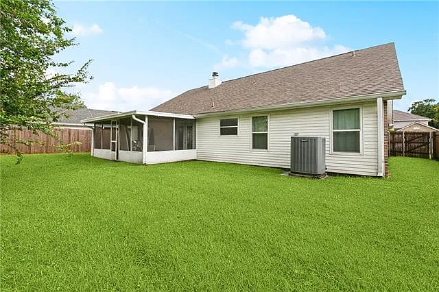 310 Oakley Ln — Photo 14