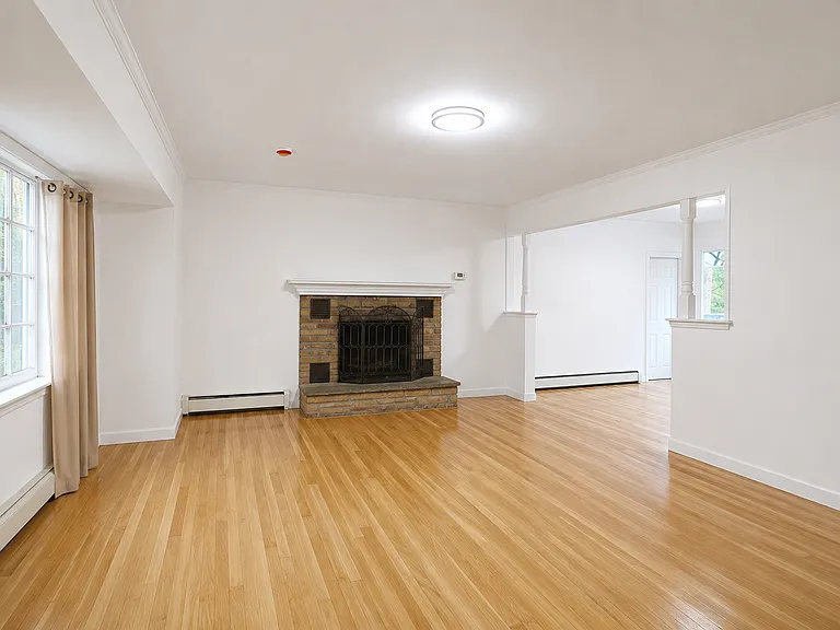 1 Eden Dr — Photo 2