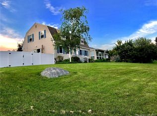 12 E Wharf Rd, Waterford, CT 06385