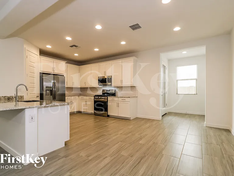 12516 W Kaler Dr — Photo 6