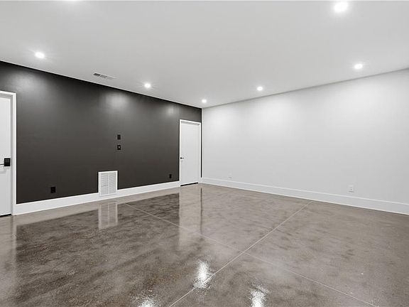 5th image of 1033 Reeder Cir NE