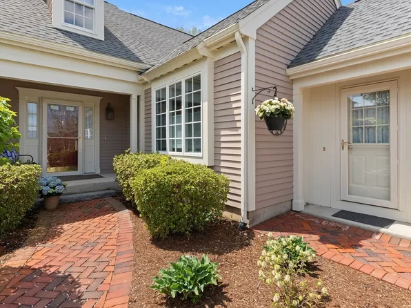 61 Great Hill Dr #61, Topsfield, MA 01983