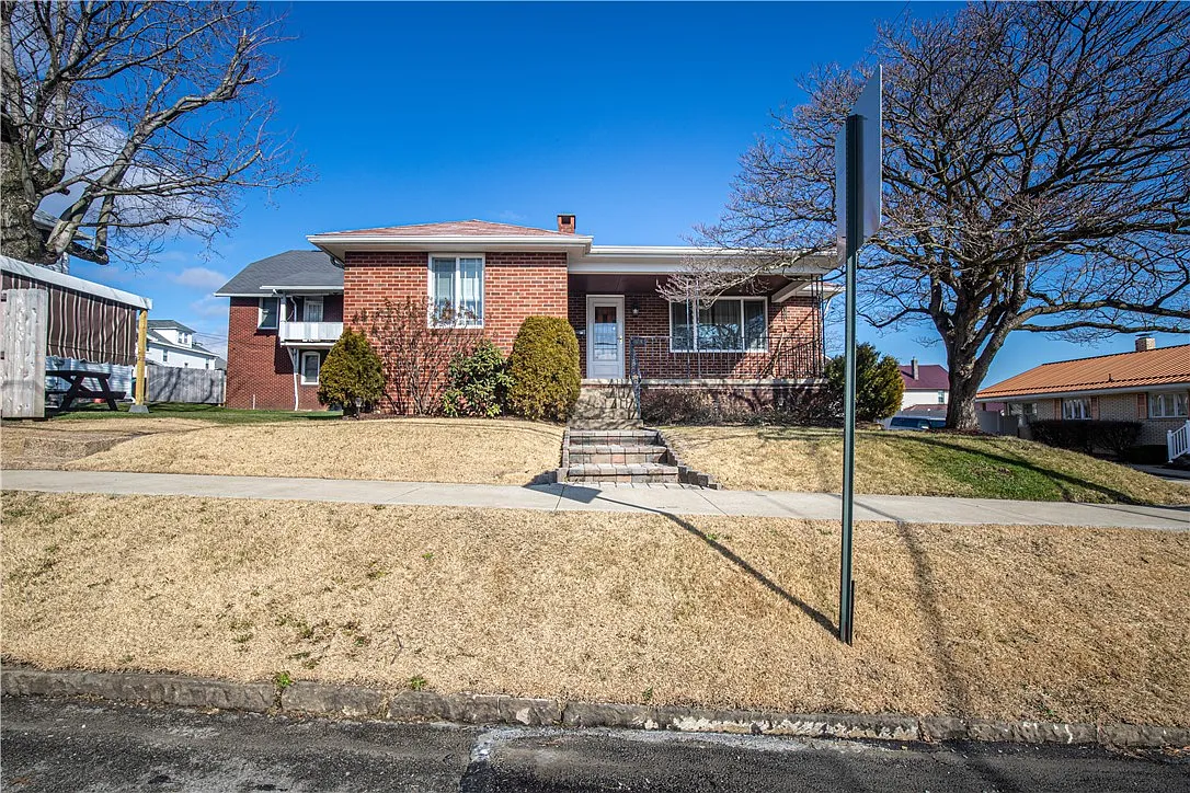 48 Johnson Ave photo 1