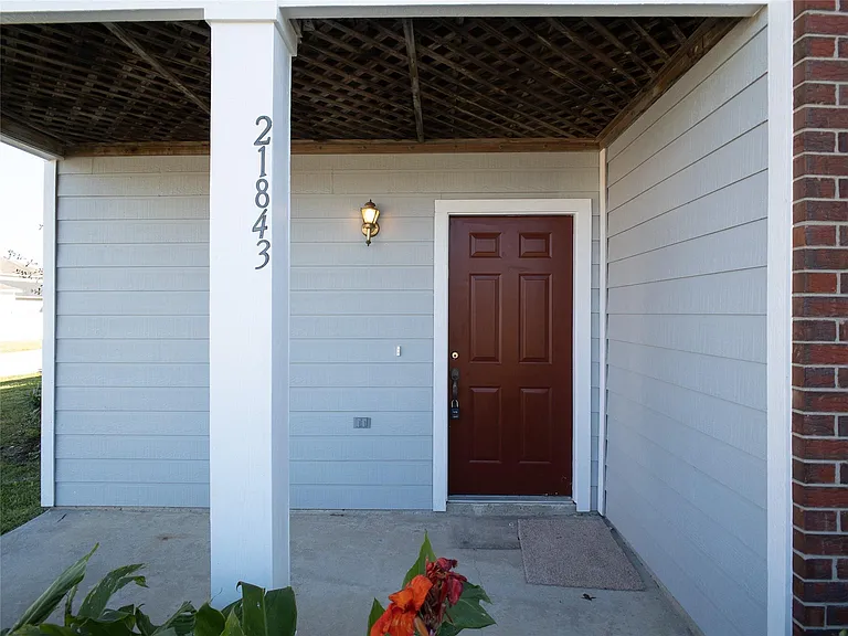 21843 Grassy Hill Ln — Photo 2