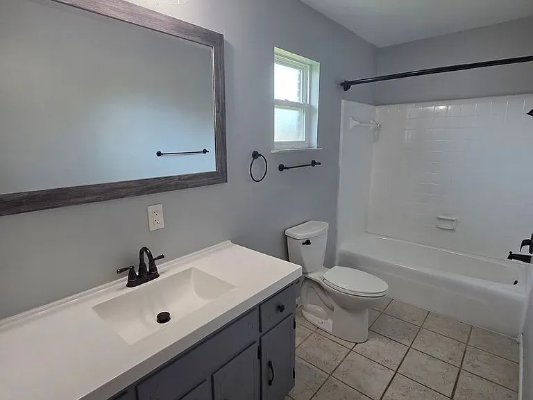 411 Shade St — Photo 17