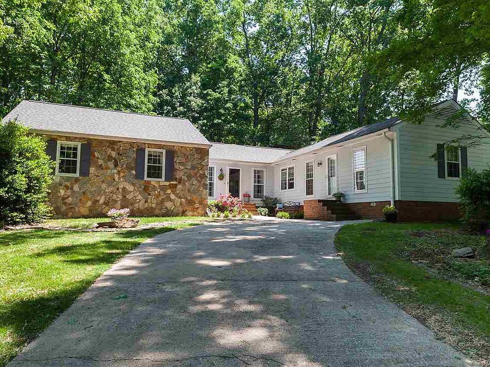 1st image of 900 Sussex Ct